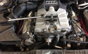 SCHERER Motoren GbR - Audi S4 B8 beim EInbau des APR Pulley Upgrades